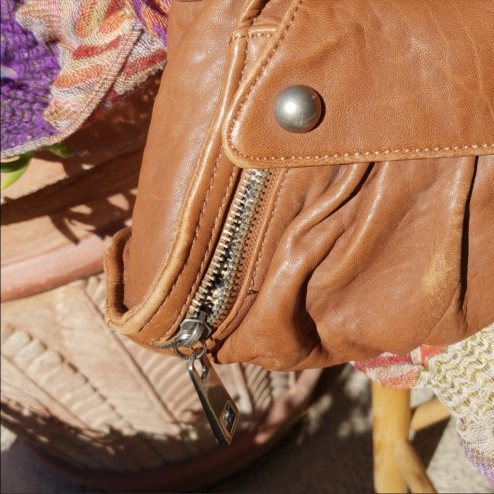 EUC Steve Madden distressed leather brown hobo - Picture 3 of 8